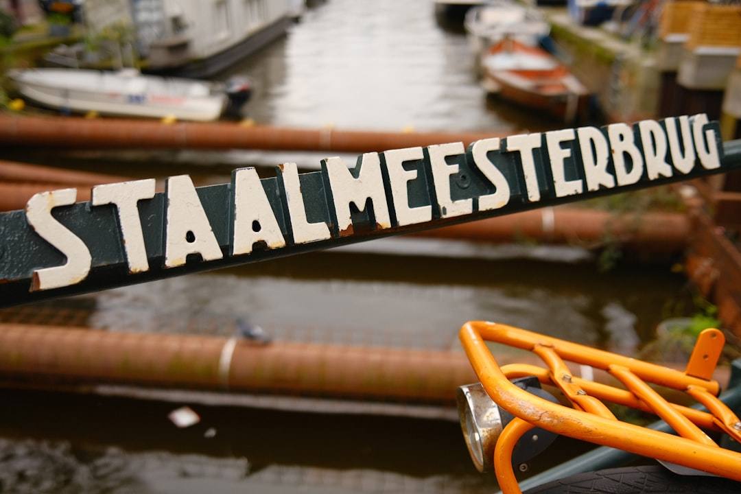 Infographic die interne wervingskosten vergelijkt met recruitment outsourcing kosten